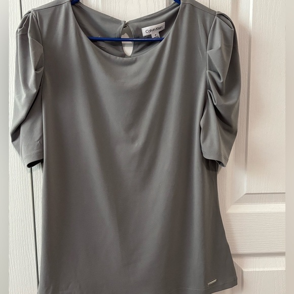 Calvin Klein women’s dressy top. - Picture 1 of 5